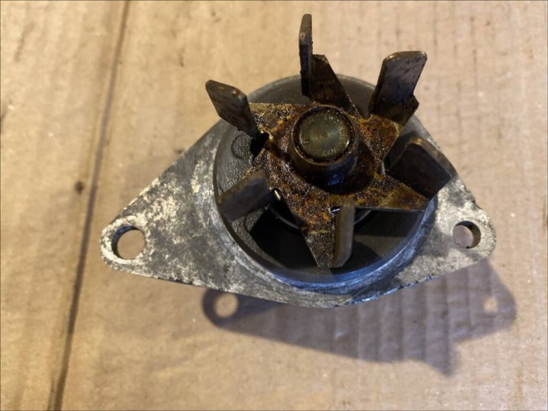 Насос водяной (помпа) Peugeot Partner 1 Насос водяной (помпа) Peugeot Partner 1