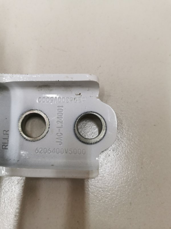 Петля двери нижняя задняя левая 3