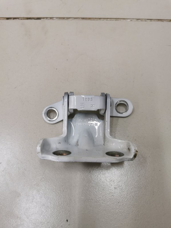 Петля двери верхняя задняя левая Москвич 3 6206200v5000 Б/У