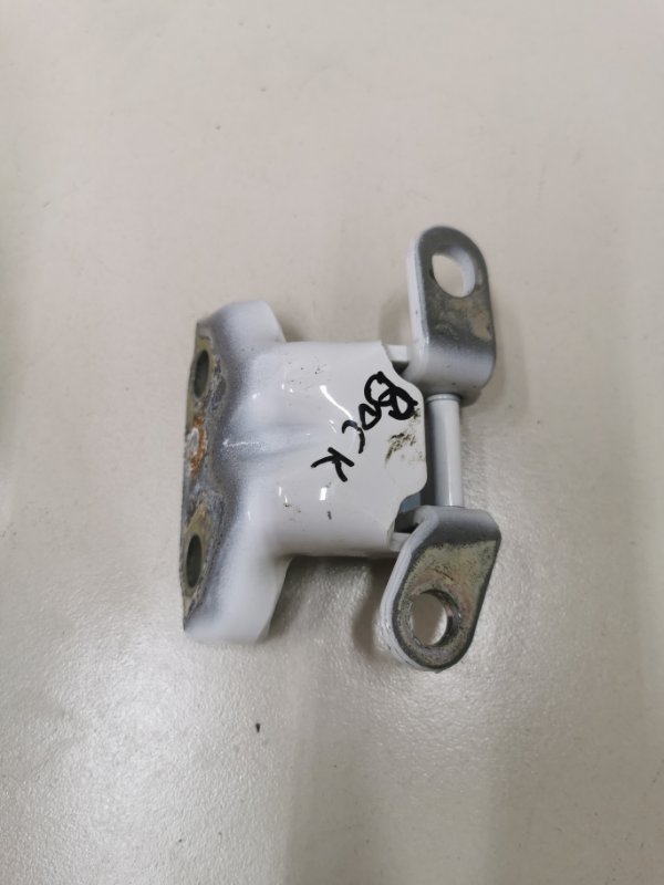 Петля двери верхняя задняя левая Москвич 3