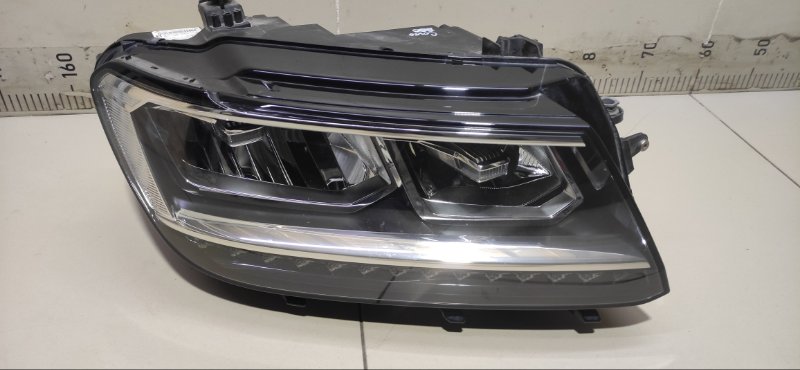 Фара правая Volkswagen Tiguan 2 5NB941036D Б/У