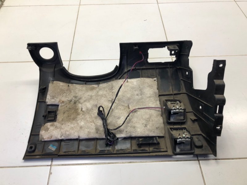 Накладка торпедо левая Rexton 2 2008 D27DT Накладка торпедо левая Rexton 2 2008 D27DT