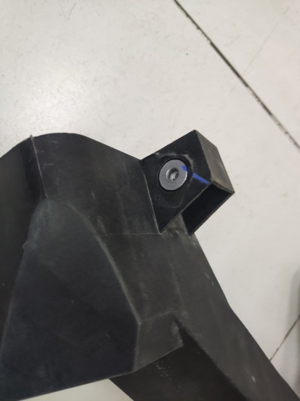 Кронштейн передней панели правый 3 Кронштейн передней панели правый 3