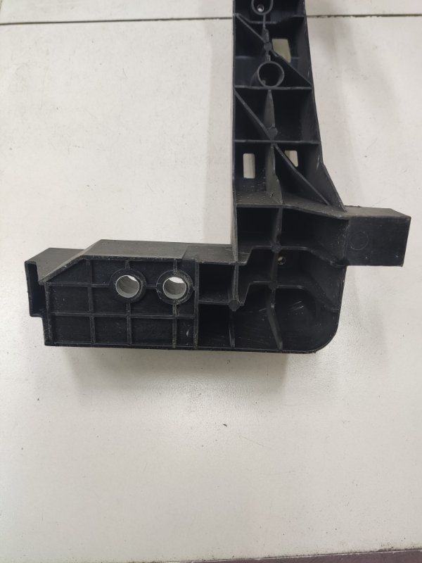 Кронштейн передней панели правый 3 Кронштейн передней панели правый 3