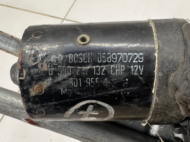 Трапеция стеклоочистителей A4 B5 1996 седан AEB Трапеция стеклоочистителей A4 B5 1996 седан AEB