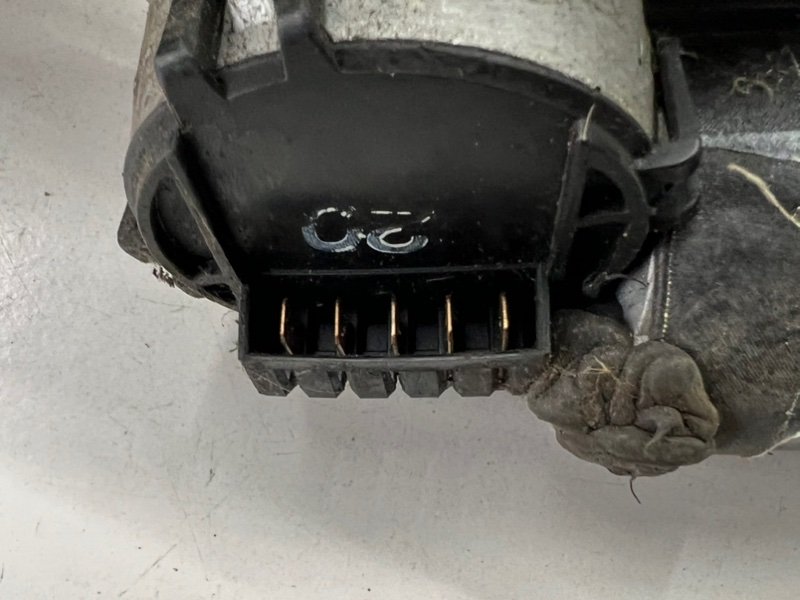 Трапеция стеклоочистителей A4 B5 1996 седан AEB Трапеция стеклоочистителей A4 B5 1996 седан AEB