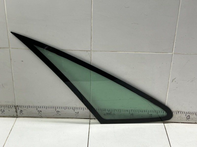 Запчасть стекло кузовное глухое переднее правое Citroen Xsara Picasso 2002 RHY (DW10TD) 2.0 Дизель 8116N7 Б/У Стекло кузовное глухое переднее правое Citroen Xsara Picasso 2002 RHY (DW10TD) 2.0 Дизель 8116N7 Б/У