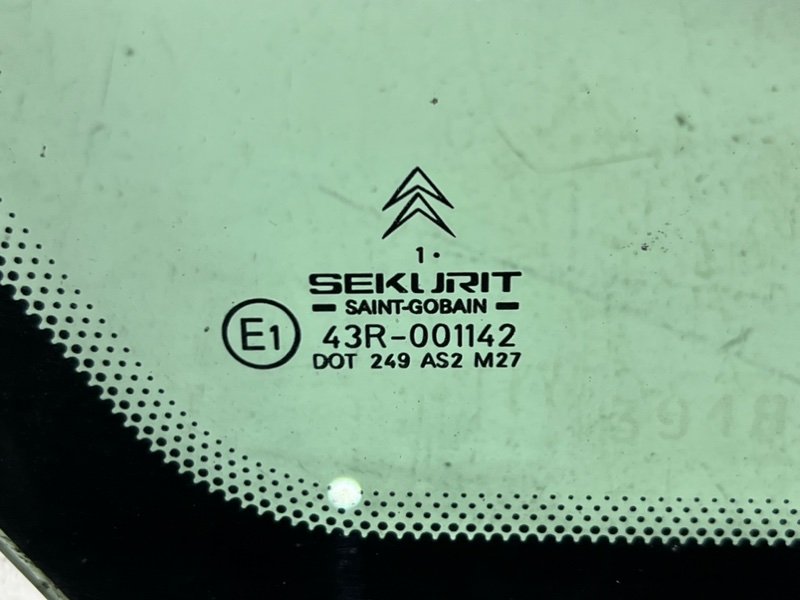 Стекло кузовное глухое переднее правое Xsara Picasso 2002 RHY (DW10TD) 2.0 Дизель Стекло кузовное глухое переднее правое Xsara Picasso 2002 RHY (DW10TD) 2.0 Дизель