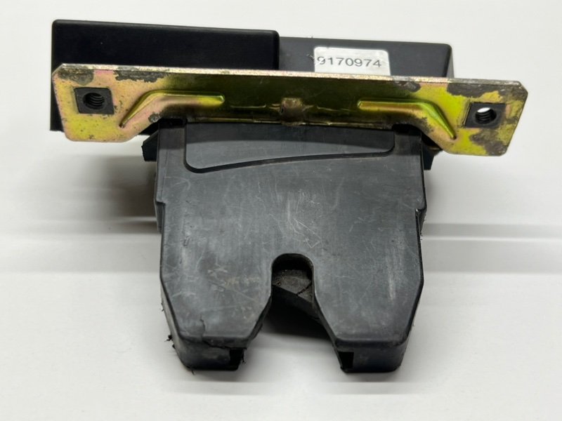 Замок багажника Volvo S80