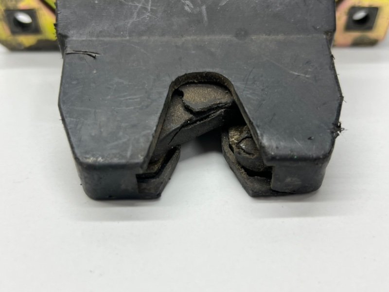 Замок багажника S80