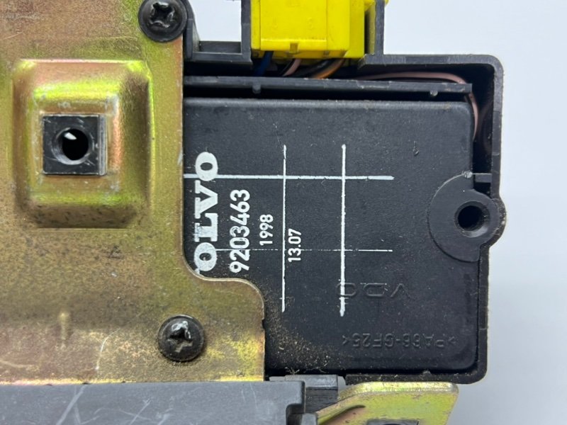 Замок багажника S80