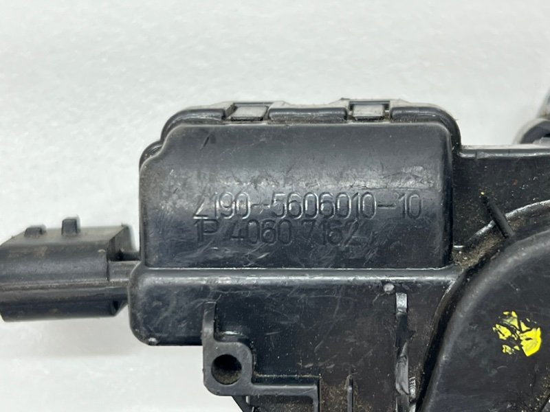 Замок багажника Лада Веста