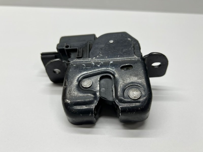 Замок багажника Веста Замок багажника Веста