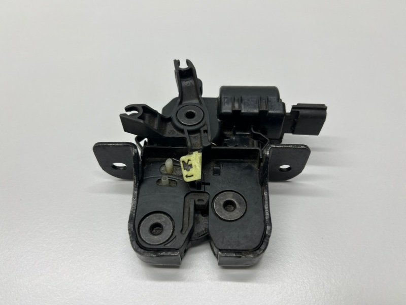 Замок багажника Лада Веста Замок багажника Лада Веста