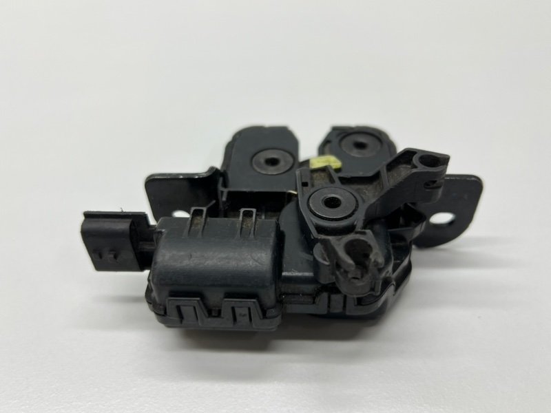 Замок багажника Веста Замок багажника Веста