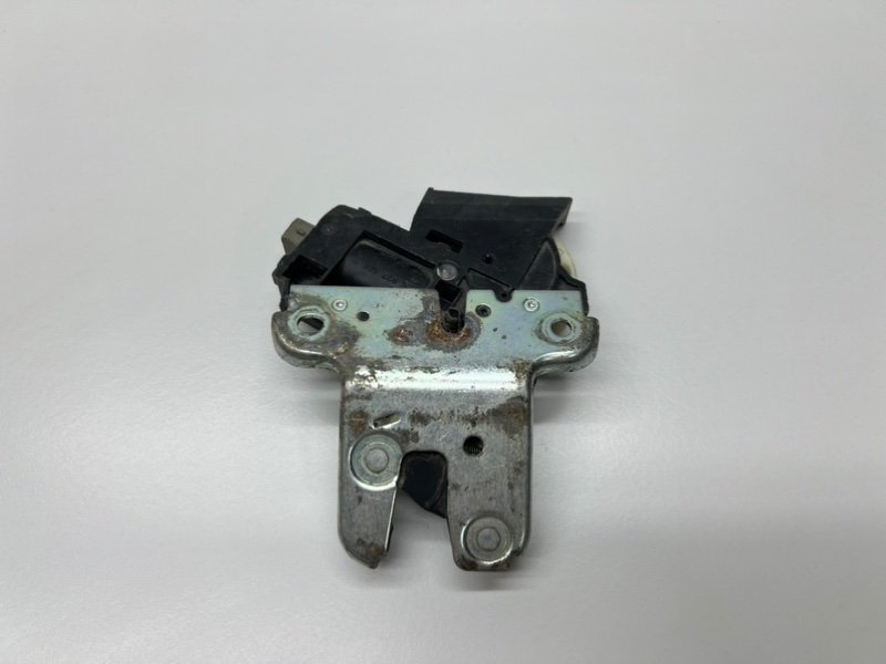 Замок багажника Volkswagen Passat B6 4F5827505D Б/У