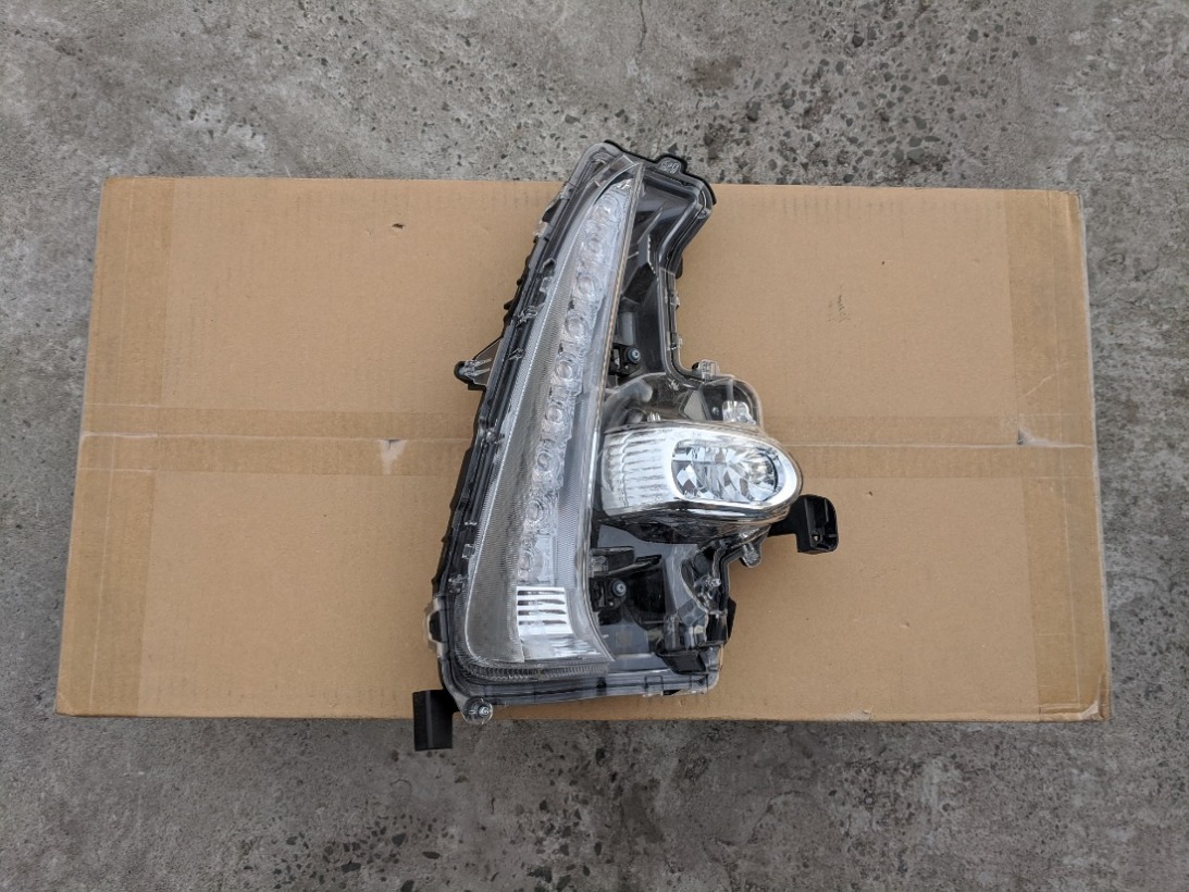 Туманка Toyota Prius Phv ZVW52 передняя правая (б/у)