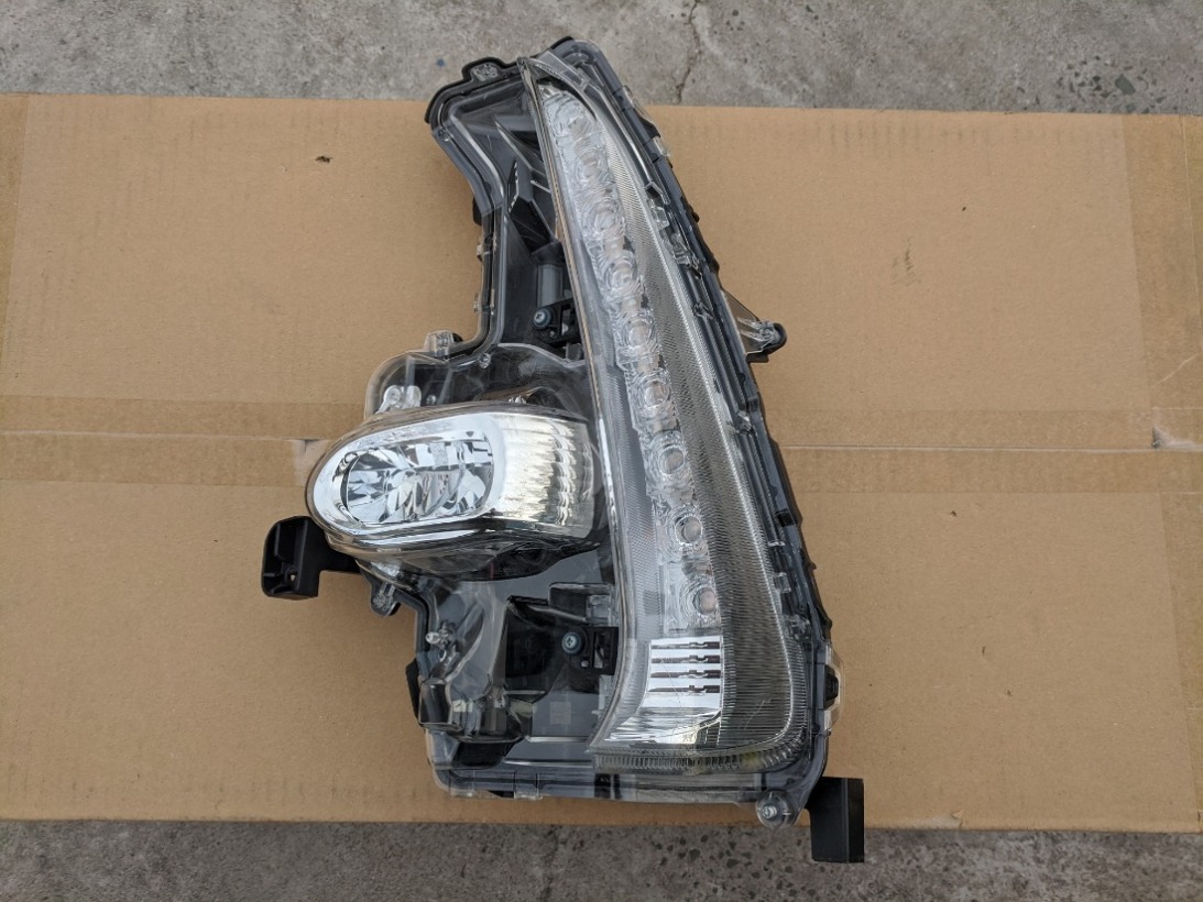 Туманка Toyota Prius Phv ZVW52 передняя левая (б/у)
