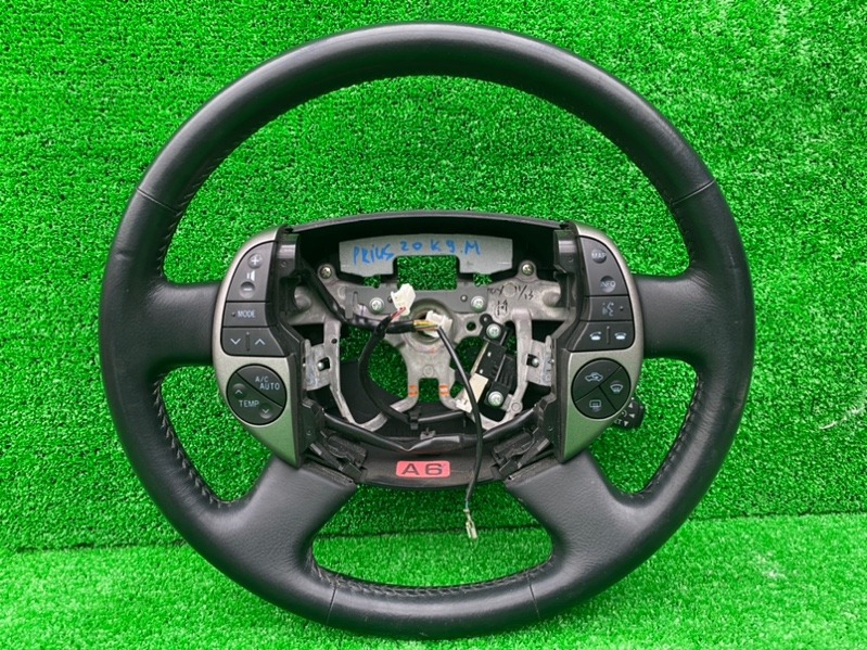 Руль Toyota Prius NHW20 (б/у) Руль Toyota Prius NHW20 (б/у)