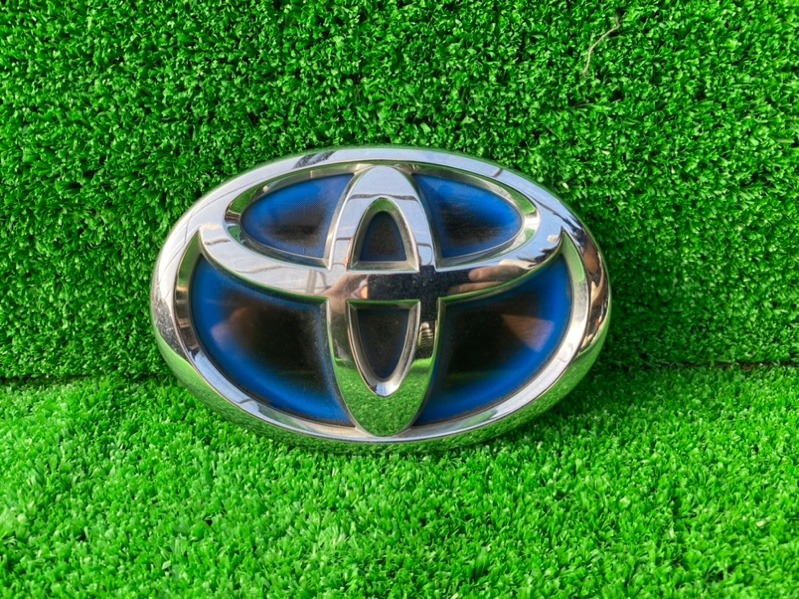 Эмблема Toyota Prius ZVW30 2ZR-FXE задняя (б/у)