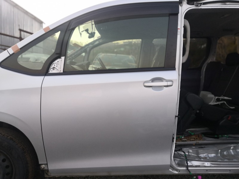 Дверь Toyota Noah ZRR80G 3ZR-FAE передняя левая (б/у)