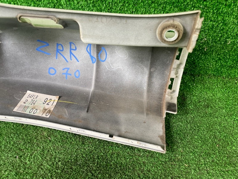 Клык бампера задний правый ESQUIRE ZRR80 3ZRFAE