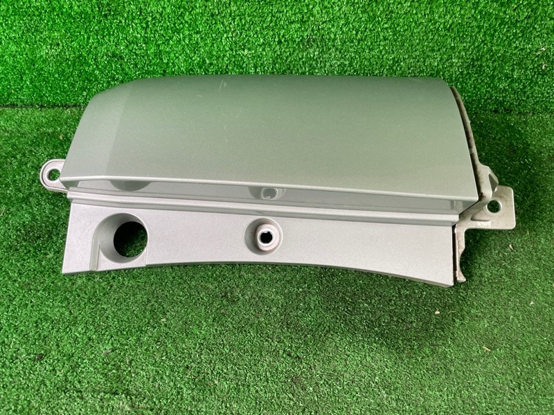 Клык бампера задний правый SERENA C27 MR20DD