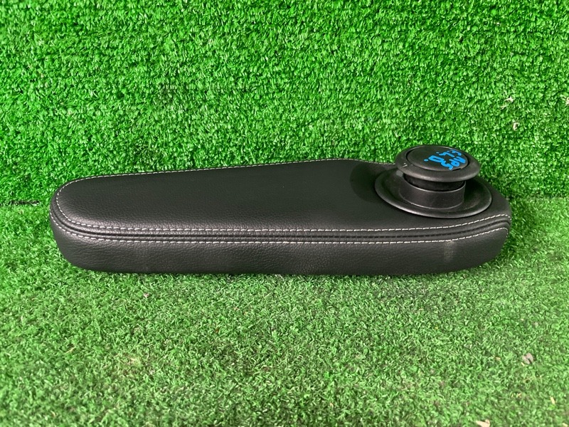 Подлокотник передний правый STEPWGN RP1 L15B