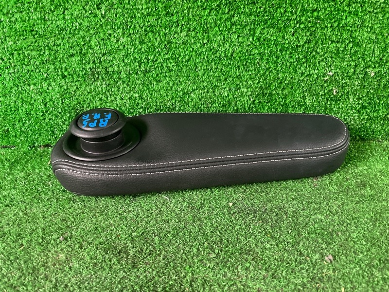 Подлокотник передний левый STEPWGN RP1 L15B