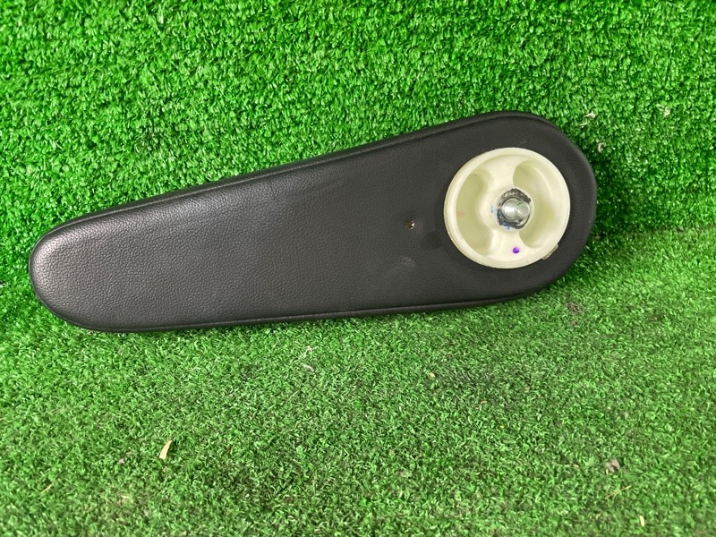 Подлокотник передний левый STEPWGN RP1 L15B