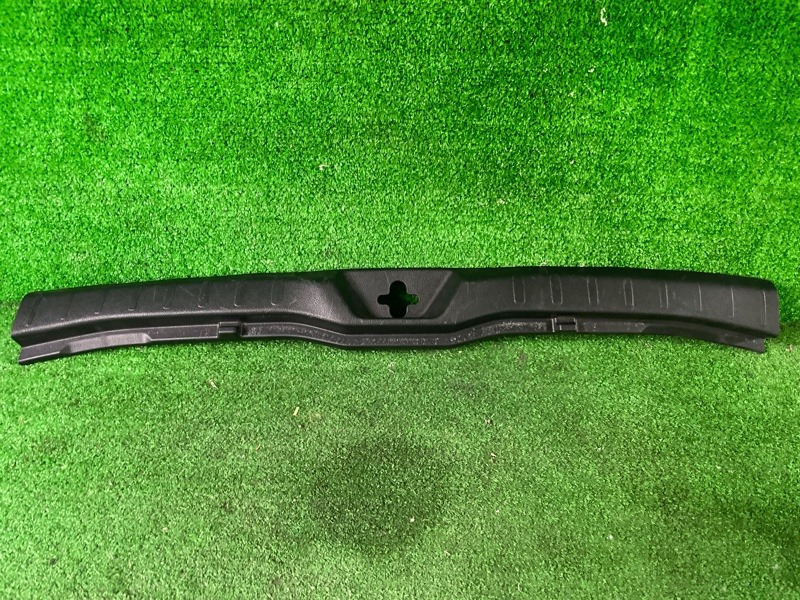 Накладка замка багажника TOYOTA ESQUIRE ZRR80 3ZRFAE 67935-28100 контрактная