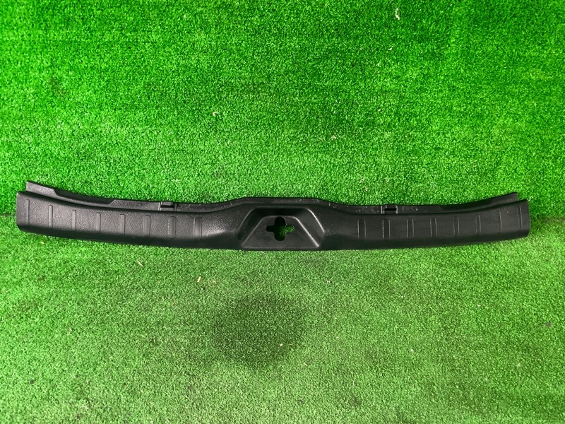 Накладка замка багажника TOYOTA ESQUIRE ZRR80 3ZRFAE 67935-28100 контрактная
