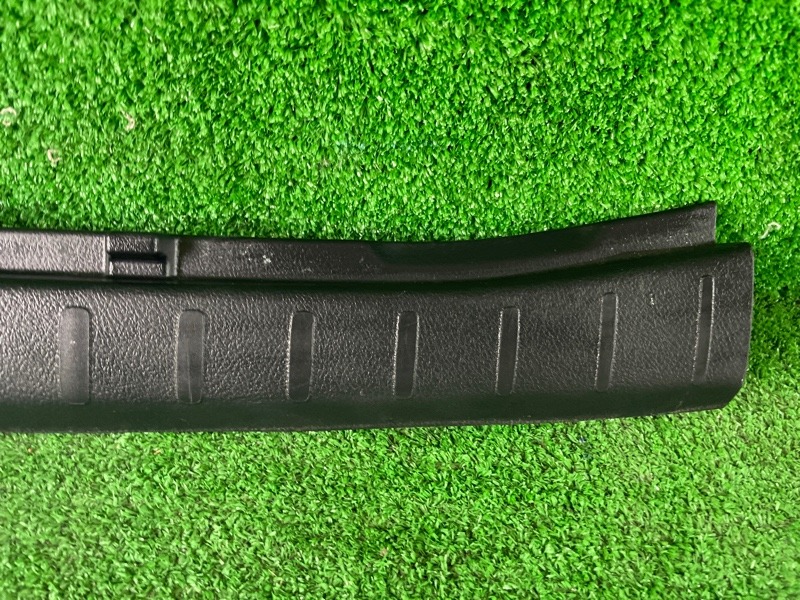 Накладка замка багажника ESQUIRE ZRR80 3ZRFAE