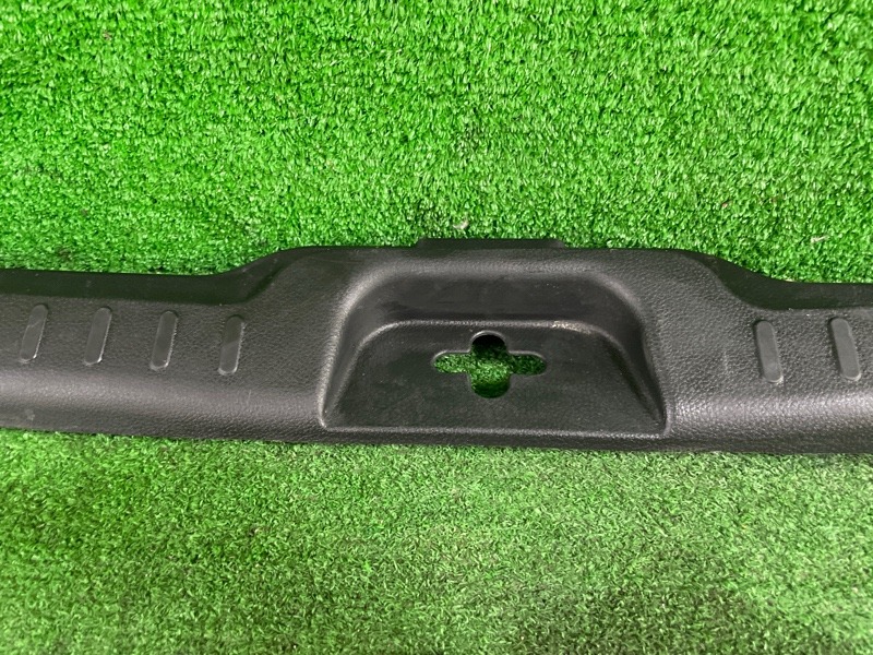 Накладка замка багажника NISSAN SERENA C27 MR20DD