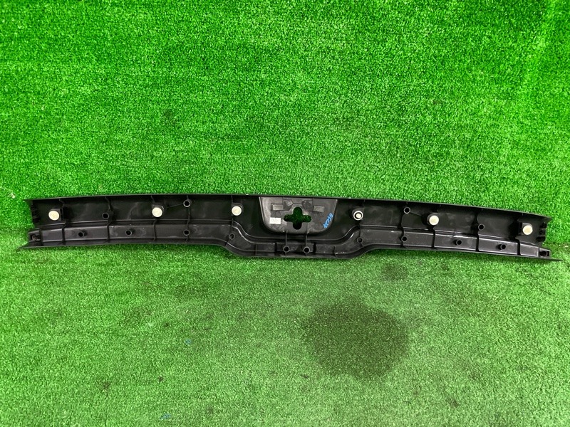 Накладка замка багажника SERENA C27 MR20DD