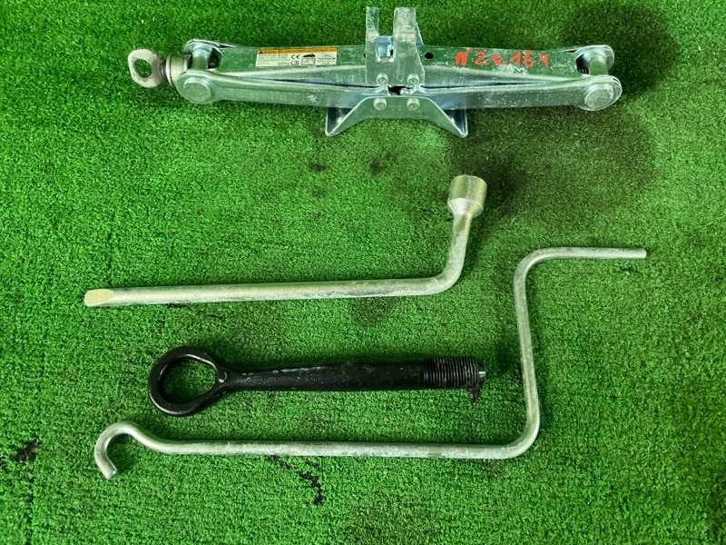 Запчасть домкрат TOYOTA COROLLA FIELDER NRE160 1NZ-FE контрактная Домкрат TOYOTA COROLLA FIELDER NRE160 1NZ-FE контрактная