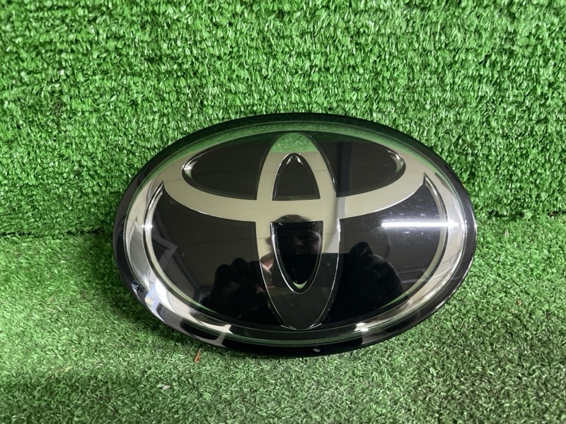 Запчасть эмблема решетки радиатора Toyota Hilux GUN125 1GRFE 90975-02159 контрактная Эмблема решетки радиатора Toyota Hilux GUN125 1GRFE 90975-02159 контрактная