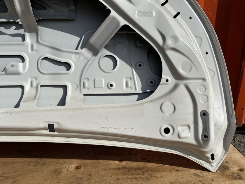 Капот для TOYOTA VOXY ZWR90W 11 ракурс Капот для TOYOTA VOXY ZWR90W 11 ракурс