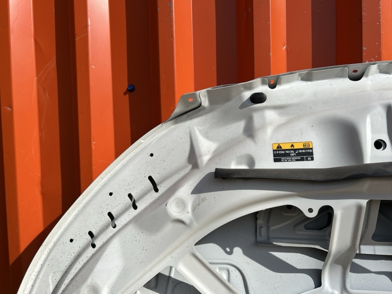 Капот для TOYOTA VOXY ZWR90W 12 ракурс Капот для TOYOTA VOXY ZWR90W 12 ракурс