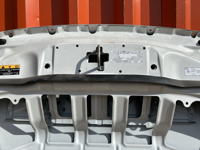 Капот для TOYOTA VOXY ZWR90W 13 ракурс Капот для TOYOTA VOXY ZWR90W 13 ракурс