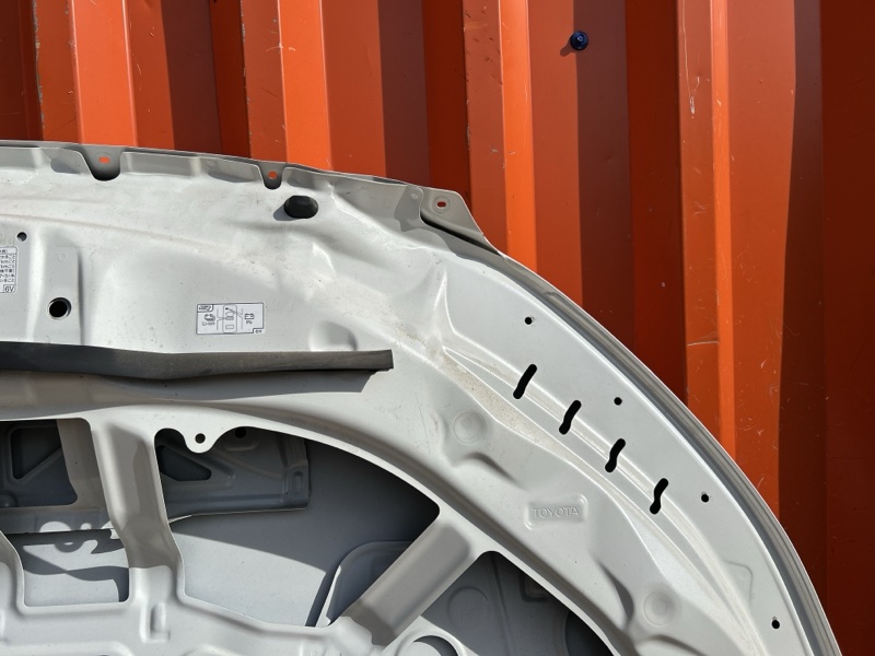 Капот для TOYOTA VOXY ZWR90W 14 ракурс Капот для TOYOTA VOXY ZWR90W 14 ракурс