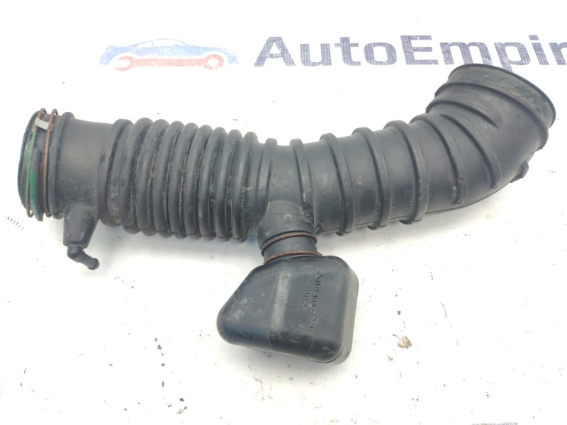 Патрубок впускной MITSUBISHI DION CR6W 4G94 MR 571276 контрактная