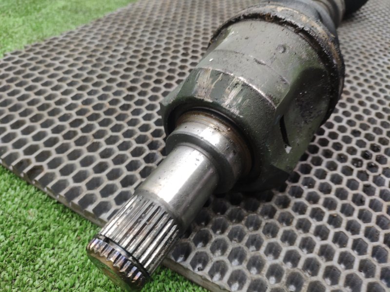 Привод передний левый CHARIOT GRANDIS N84W 4G64