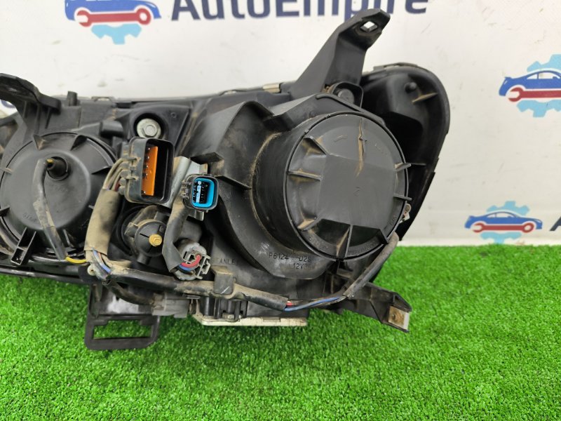 Фара правая OUTLANDER XL 2011 CW4W 4B11