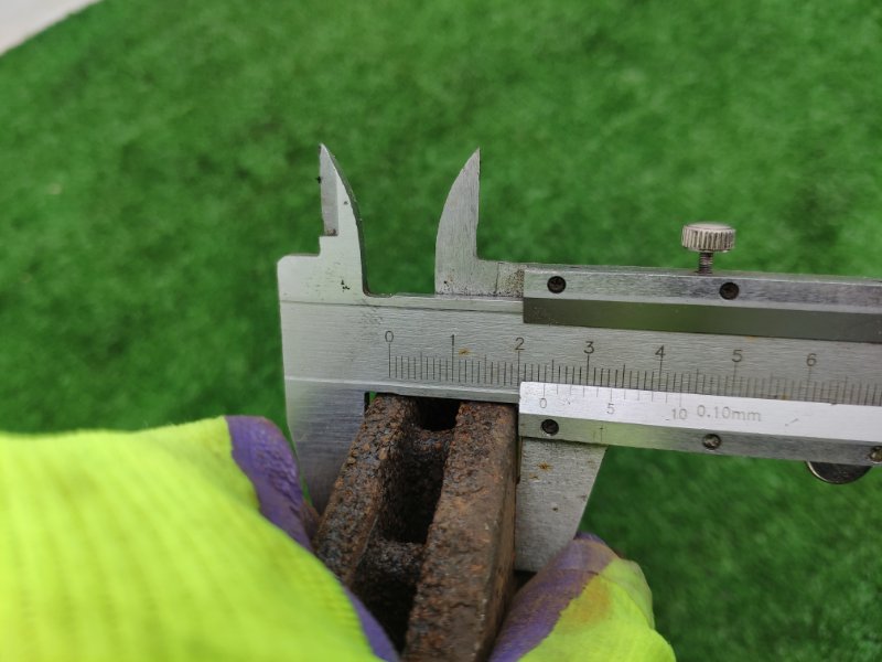 Тормозной диск передний левый MITSUBISHI DIAMANTE F31A