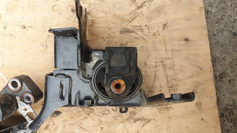 Подушка двигателя TOYOTA AQUA NHP10 Б/У