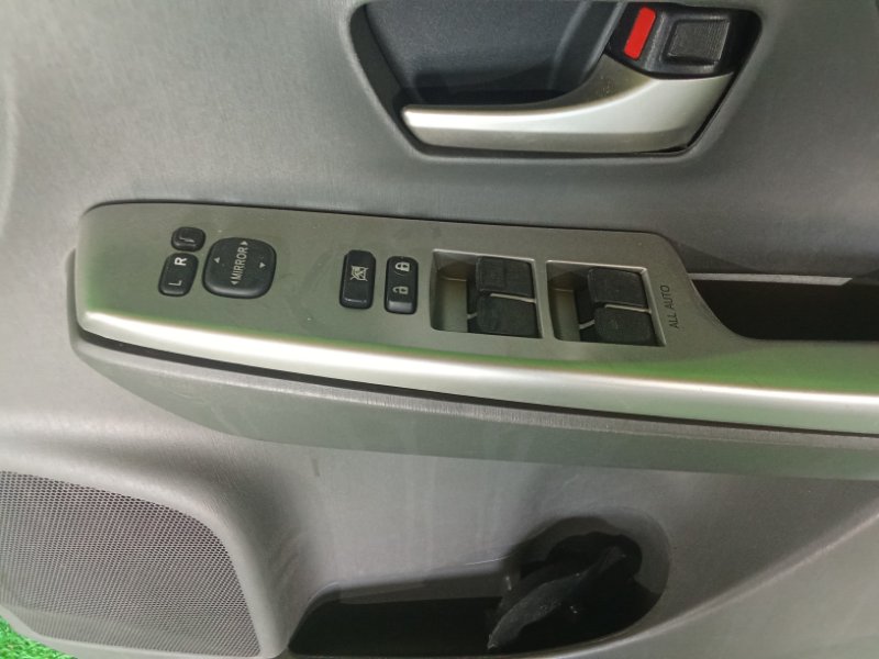 Дверь передняя правая PRIUS ALPHA ZVW41