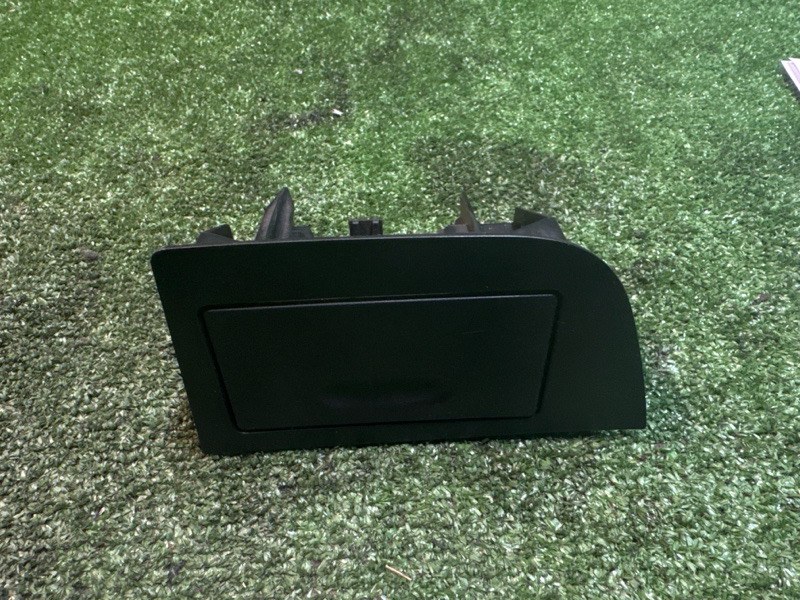 Запчасть пепельница задняя левая BMW X5 E70 51426973673 контрактная Пепельница задняя левая BMW X5 E70 51426973673 контрактная