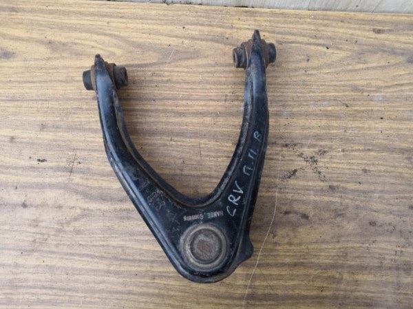 Рычаг подвески верхний HONDA CR-V RD 1995 передний правый (б/у)