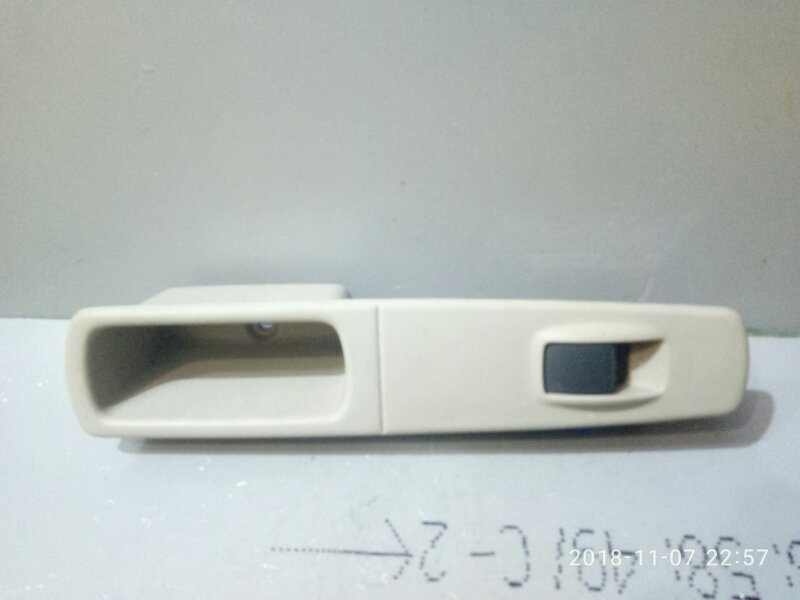 Кнопка стеклоподъемника Mitsubishi Colt Z25A 2002 задняя правая (б/у)